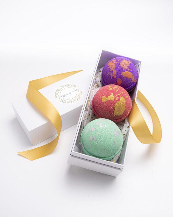 VIEWS (1) Fancy a celebration? Why not chose our Strawberry Champagne, Passionfruit Martini and Gin & Tonic Bath Bomb set.