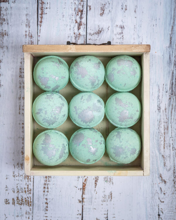 More of a gin person? Our Gin & Tonic Bath Bomb is perfect for you, with that distinct smell that satisfies all the senses. With that stunning green and silver sparkle combo, perfect for any celebration big or small. Leave your skin feeling silky smooth.